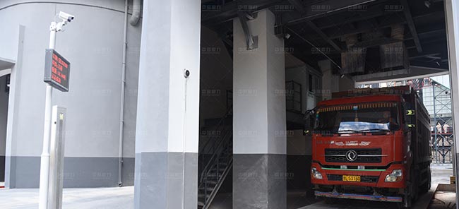 車(chē)輛監(jiān)控抓拍.jpg 車(chē)輛監(jiān)控抓拍.jpg