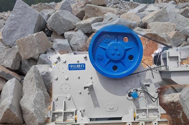 �����r����C