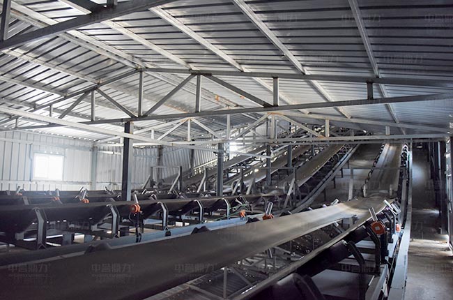 河南建材骨料輸送機現(xiàn)場實拍.jpg