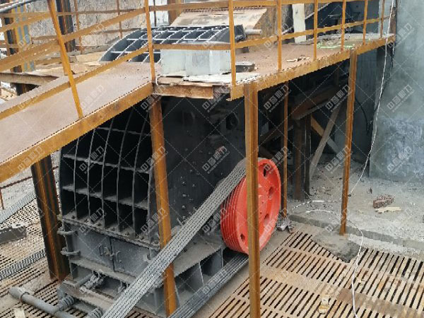 產量200噸的錘式破碎機